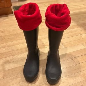 L.L. Bean Wellie navy boots (plus warmers for free)